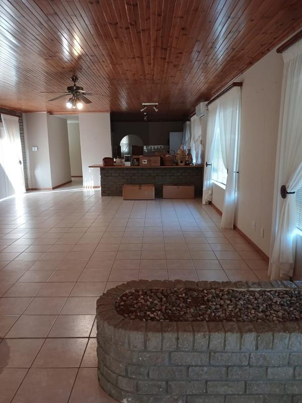 4 Bedroom Property for Sale in Lutzville Western Cape